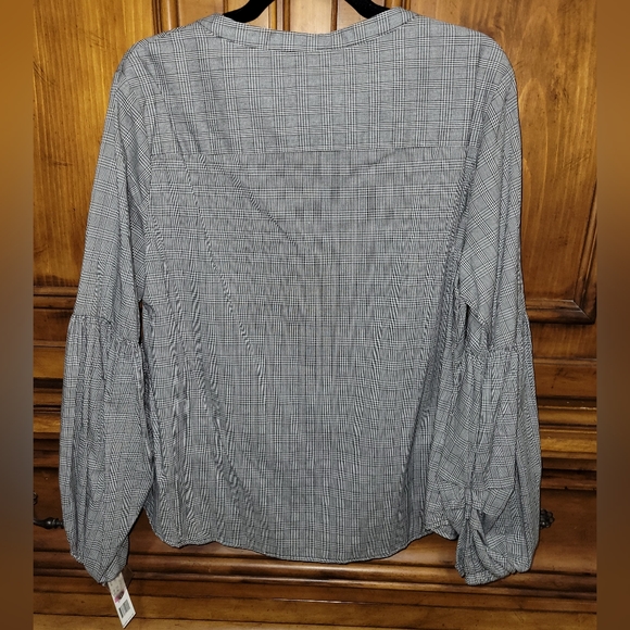 NWT, Zac & Rachel black/white plaid button down, balloon sleeves, size large - Picture 2 of 4